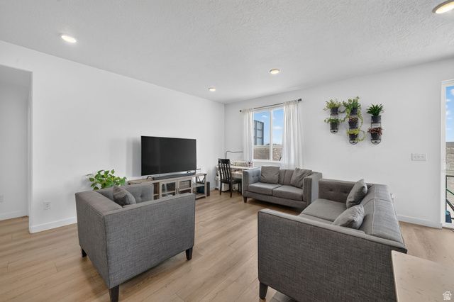 8391 S MEADOWLARK LN, West Jordan, UT 84088