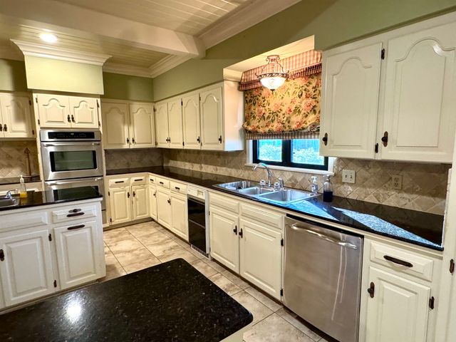 814 Spruce St, Morgan City, LA 70380