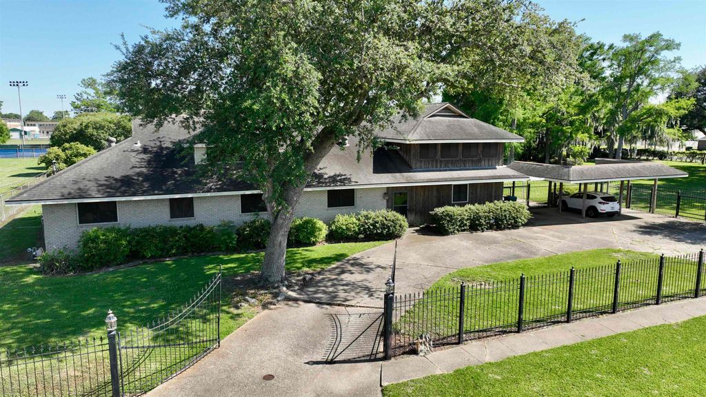 814 Spruce St, Morgan City, LA 70380