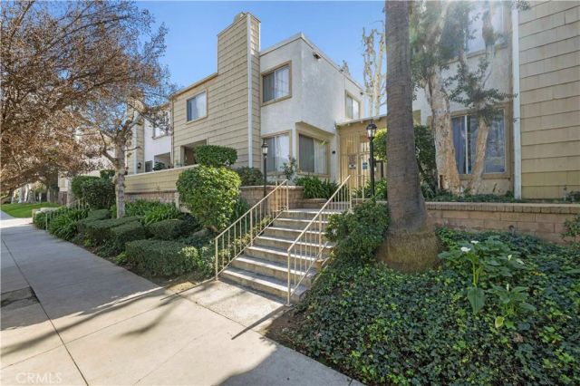 18408 Hatteras Street 44, Tarzana, CA 91356