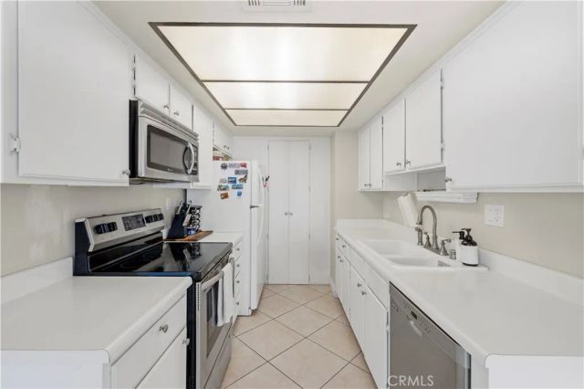 18408 Hatteras Street 44, Tarzana, CA 91356