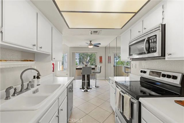 18408 Hatteras Street 44, Tarzana, CA 91356