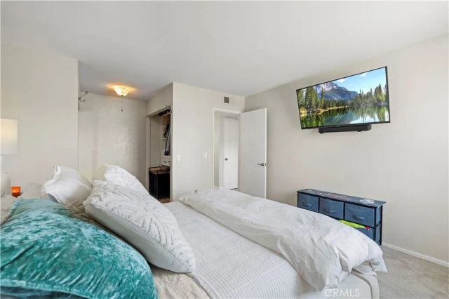 18408 Hatteras Street 44, Tarzana, CA 91356