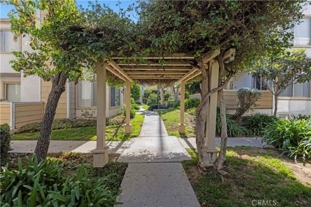 18408 Hatteras Street 44, Tarzana, CA 91356