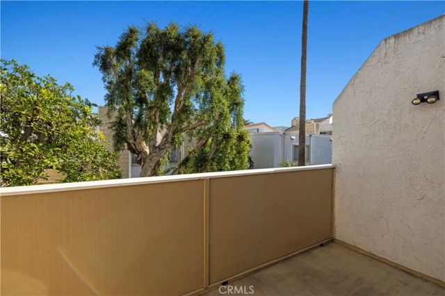 18408 Hatteras Street 44, Tarzana, CA 91356