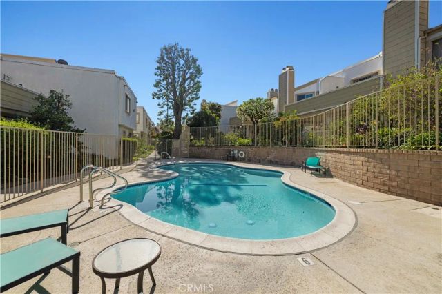 18408 Hatteras Street 44, Tarzana, CA 91356