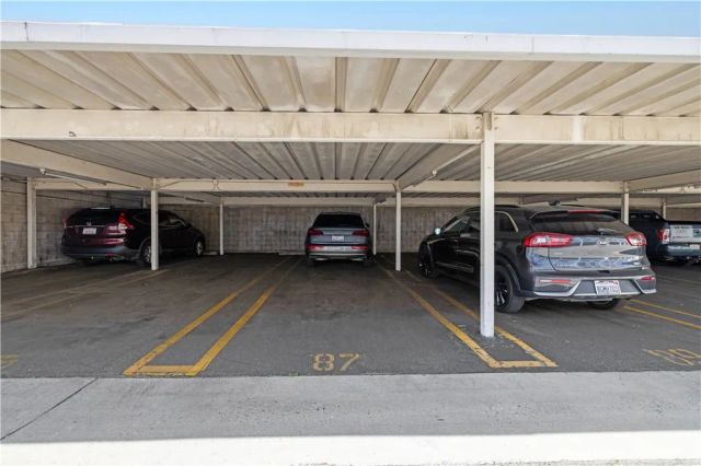 18408 Hatteras Street 44, Tarzana, CA 91356