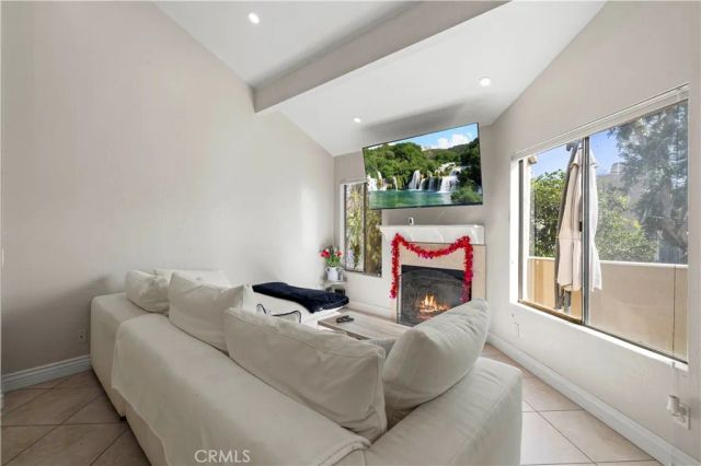 18408 Hatteras Street 44, Tarzana, CA 91356