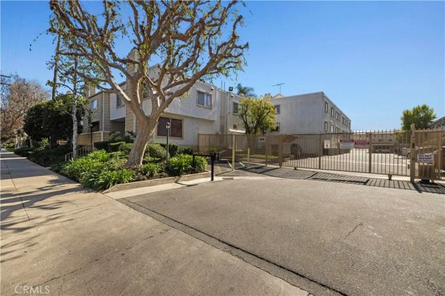 18408 Hatteras Street 44, Tarzana, CA 91356