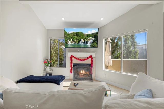 18408 Hatteras Street 44, Tarzana, CA 91356