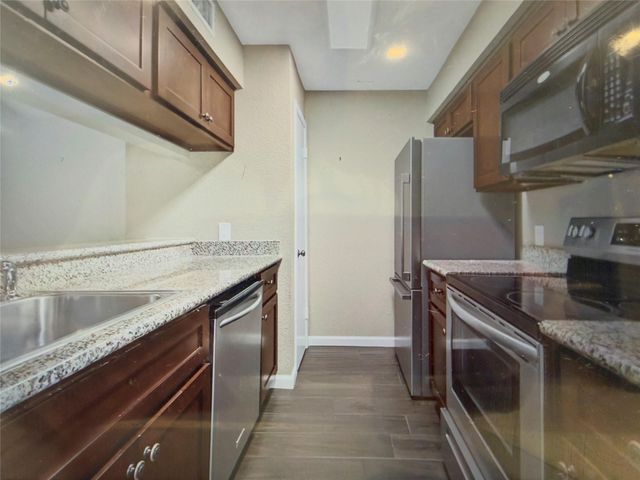 6111 Beverly Hill Street 28, Houston, TX 77057