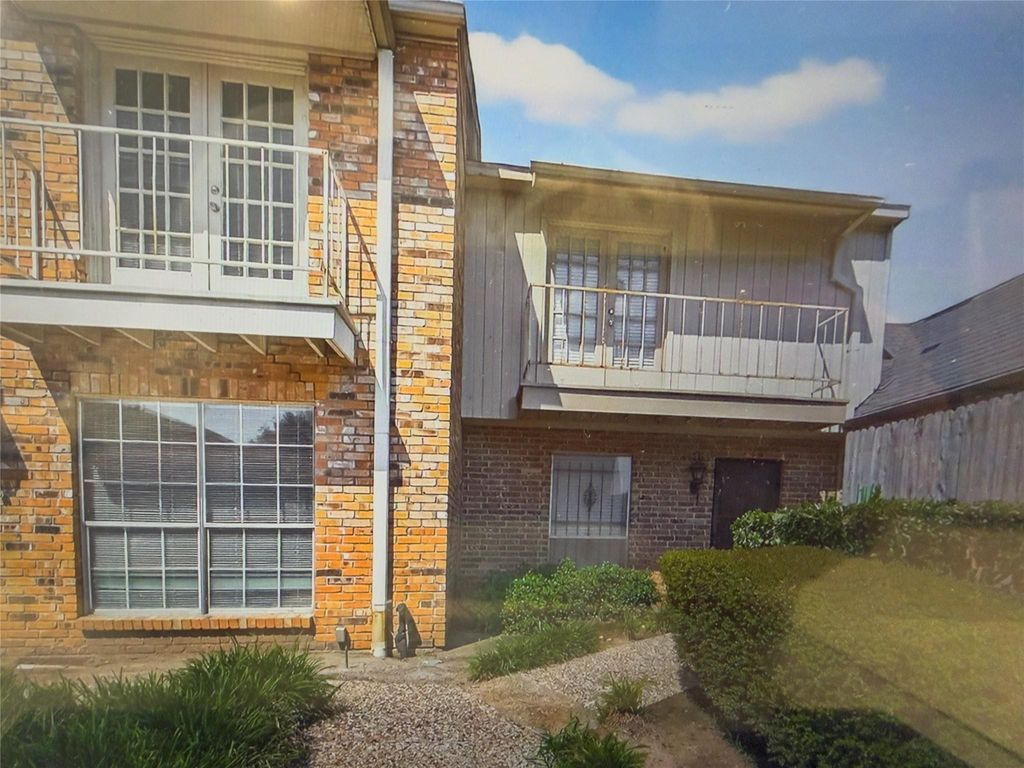 6111 Beverly Hill Street 28, Houston, TX 77057