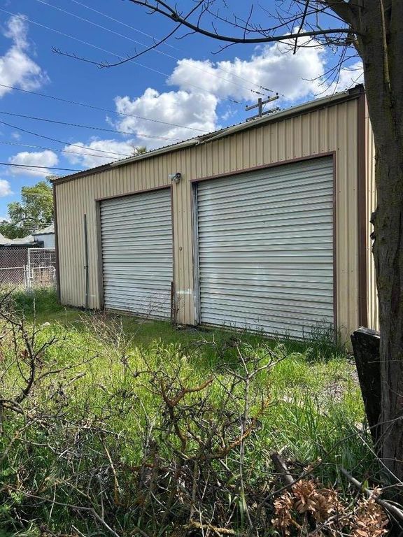Image 7 of property listing at 112 E Street, Empire, CA 95319