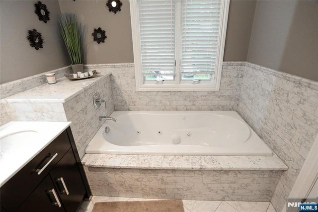 296 Forest Road, Fort Lee, NJ 07024