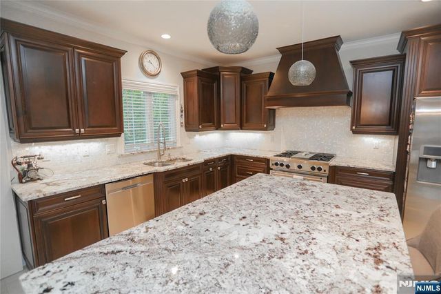 296 Forest Road, Fort Lee, NJ 07024