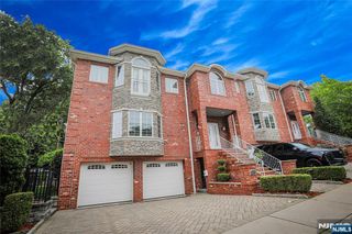 296 Forest Road, Fort Lee, NJ 07024