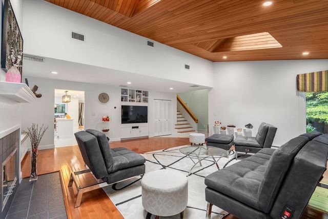 47 Dedham St, Sharon, MA 02067