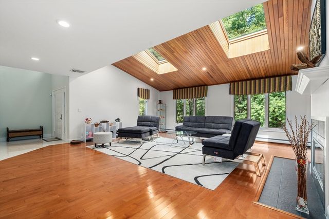 47 Dedham St, Sharon, MA 02067