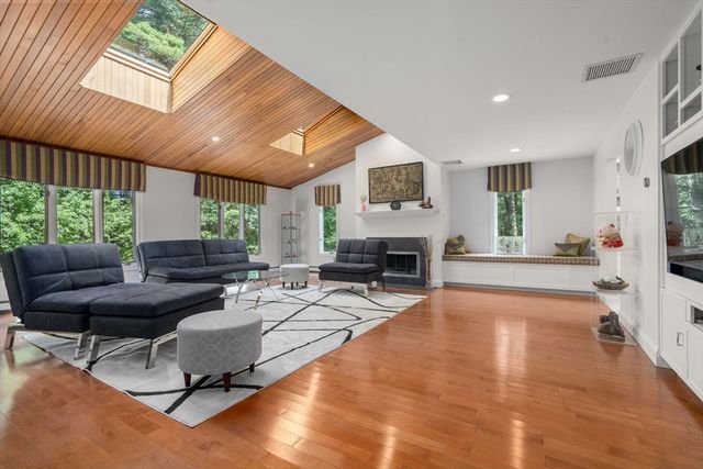 47 Dedham St, Sharon, MA 02067