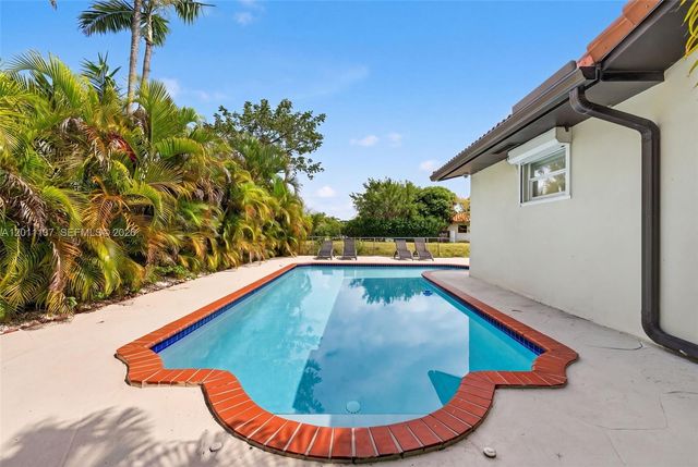 8005 SW 106th St, Miami, FL 33156