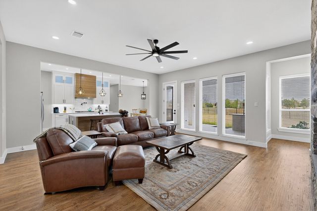 2904 Terrytown Drive, Ennis, TX 75119