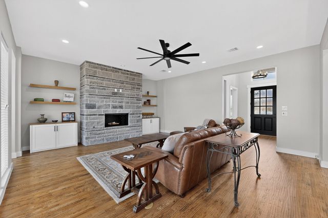 2904 Terrytown Drive, Ennis, TX 75119