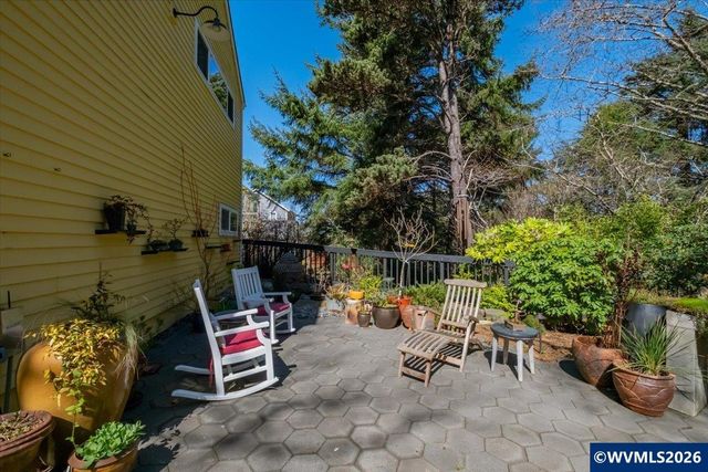 2540 NW Pacific St, Newport, OR 97365