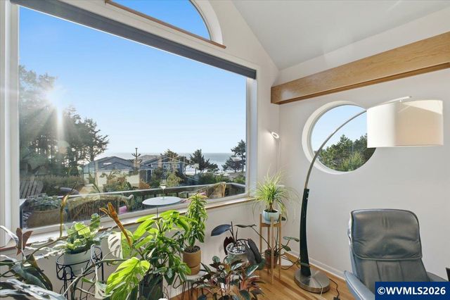 2540 NW Pacific St, Newport, OR 97365