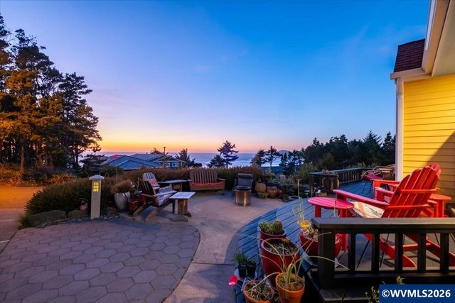 2540 NW Pacific St, Newport, OR 97365