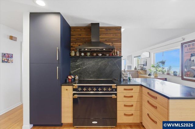 2540 NW Pacific St, Newport, OR 97365