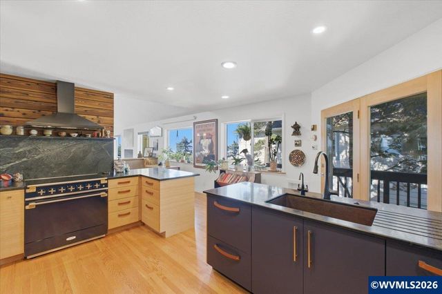 2540 NW Pacific St, Newport, OR 97365