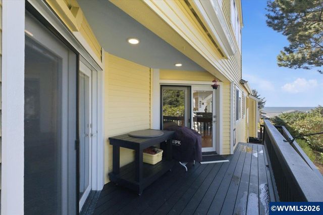 2540 NW Pacific St, Newport, OR 97365