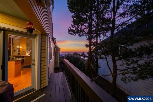 2540 NW Pacific St, Newport, OR 97365