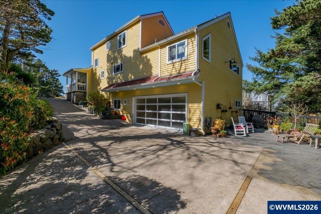 2540 NW Pacific St, Newport, OR 97365