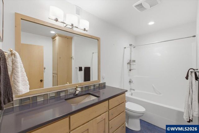 2540 NW Pacific St, Newport, OR 97365