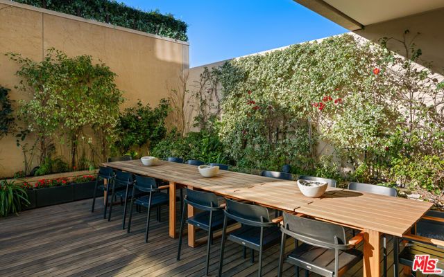 9040 W Sunset Boulevard 1004, West Hollywood, CA 90069