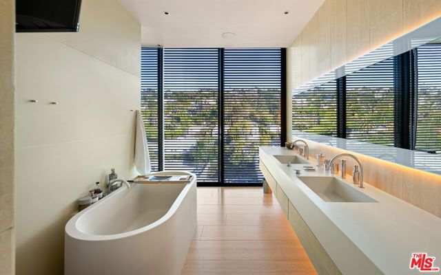 9040 W Sunset Boulevard 1004, West Hollywood, CA 90069