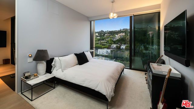 9040 W Sunset Boulevard 1004, West Hollywood, CA 90069