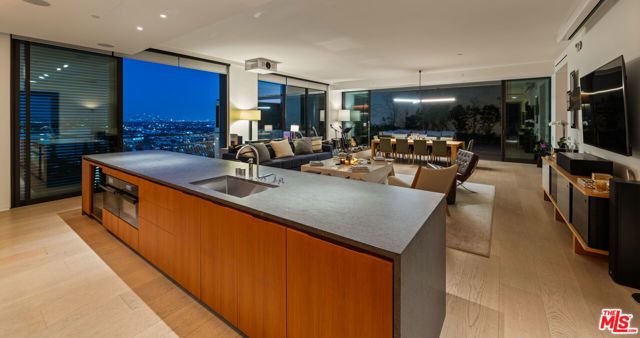 9040 W Sunset Boulevard 1004, West Hollywood, CA 90069
