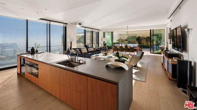 9040 W Sunset Boulevard 1004, West Hollywood, CA 90069