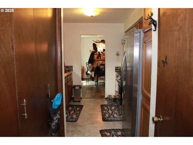 1783 VIEW St, Myrtle Point, OR 97458