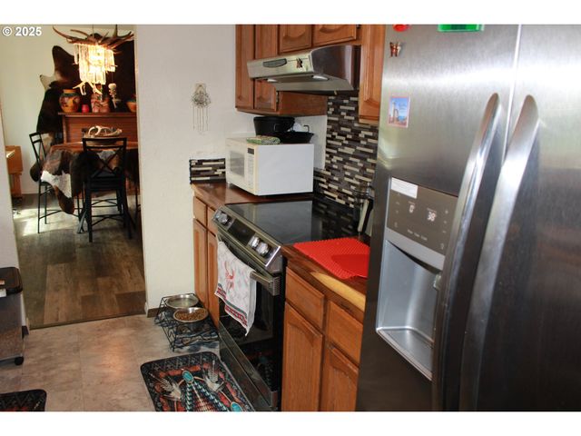 1783 VIEW St, Myrtle Point, OR 97458