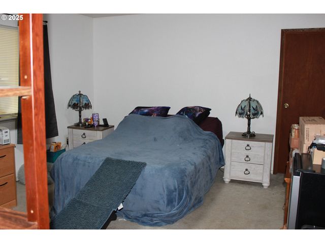 1783 VIEW St, Myrtle Point, OR 97458