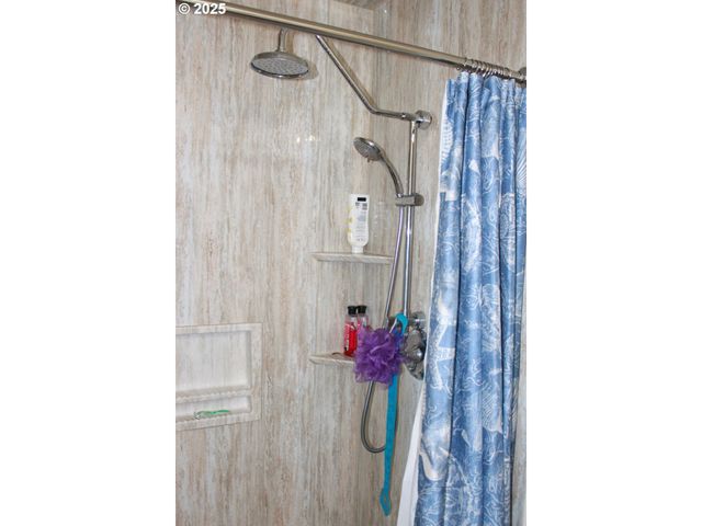 1783 VIEW St, Myrtle Point, OR 97458