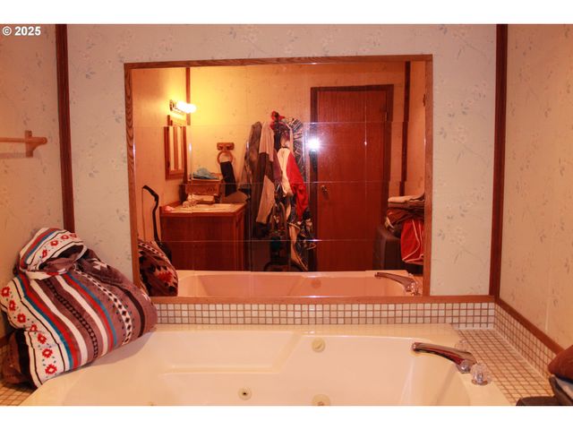 1783 VIEW St, Myrtle Point, OR 97458