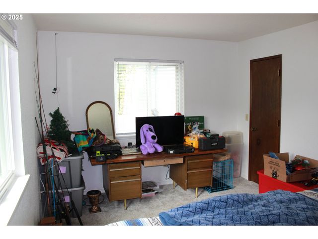 1783 VIEW St, Myrtle Point, OR 97458