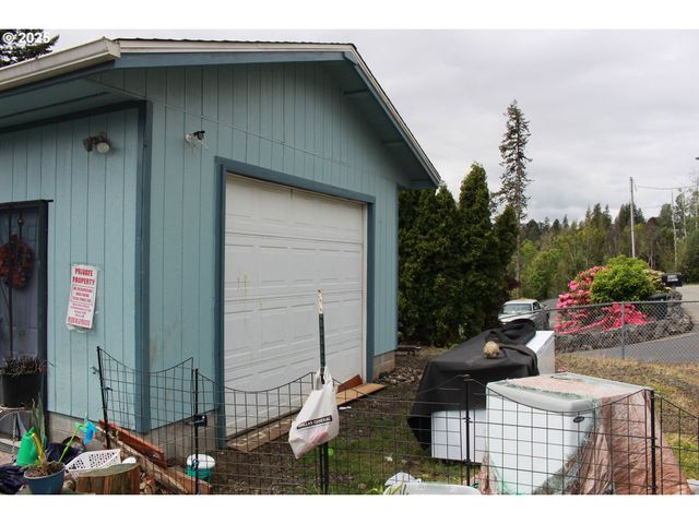 1783 VIEW St, Myrtle Point, OR 97458