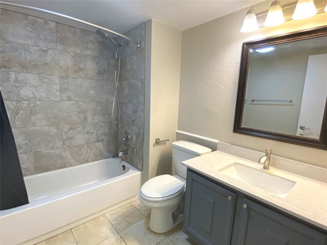 2704 Winding Creek Drive, Carrollton, TX 75007