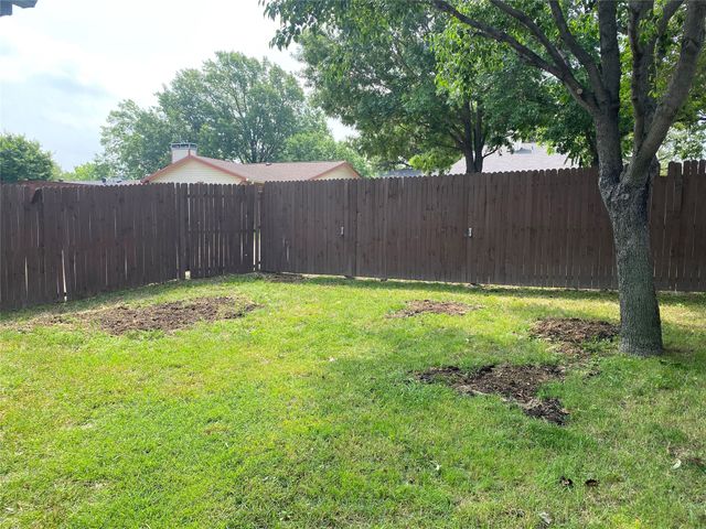 2704 Winding Creek Drive, Carrollton, TX 75007