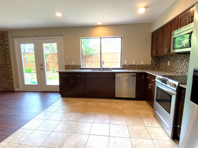 2704 Winding Creek Drive, Carrollton, TX 75007